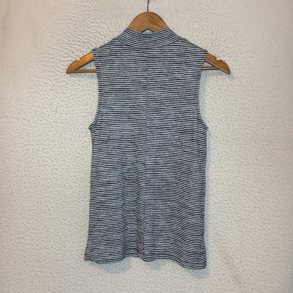 Banana‎ Republic Mockneck Shirt Womens XS Striped Sleeveless - Picture 2 of 6